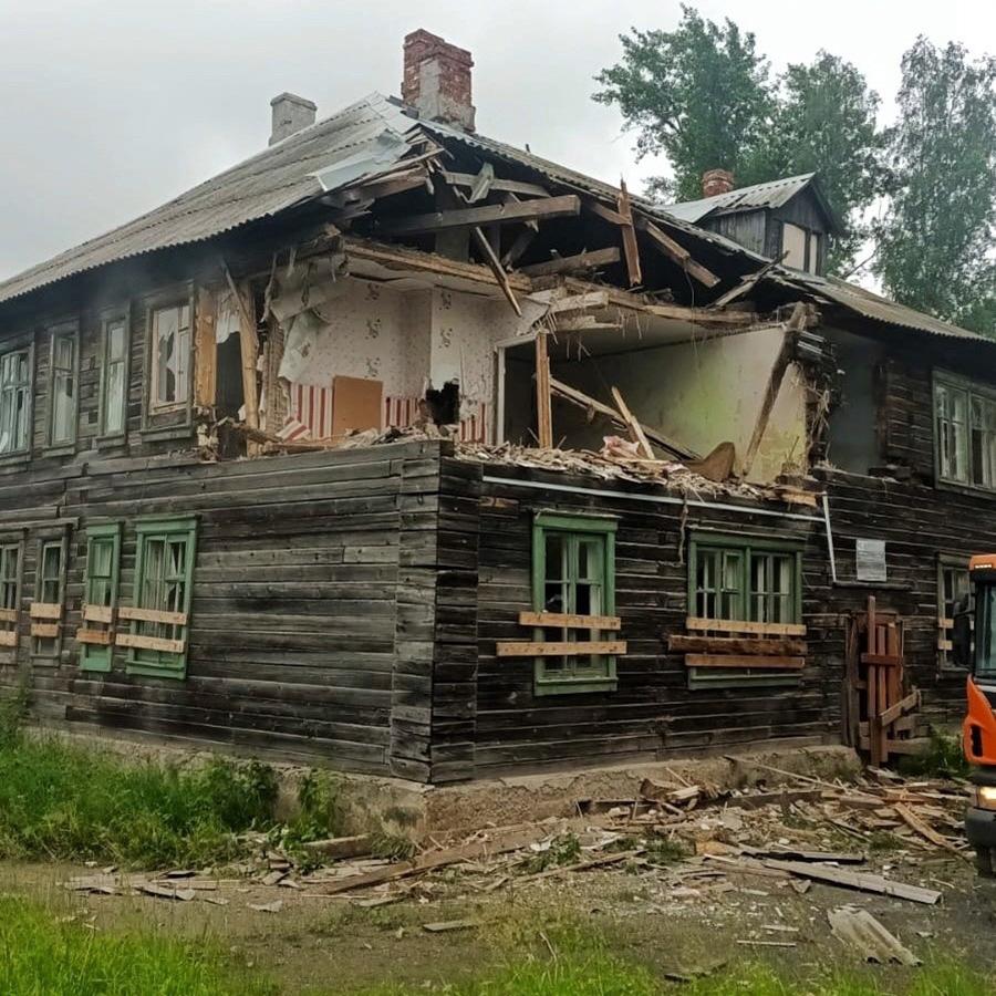 В Первоуральске продолжается снос аварийного жилья | Вечерний Первоуральск